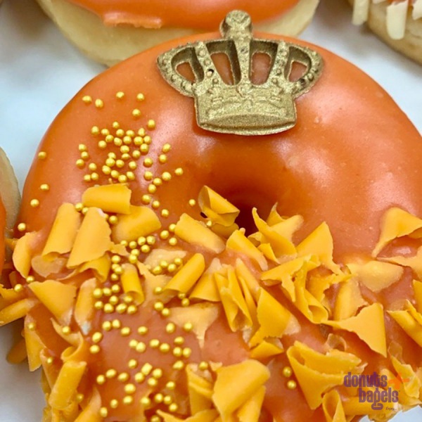 oranje donuts met kroon